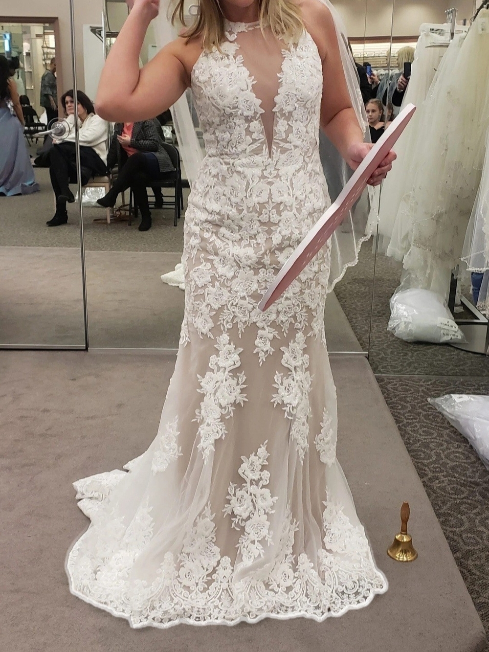 Sleeveless Lace Appliqué Bridal Mermaid Dress in Ivory/Nude